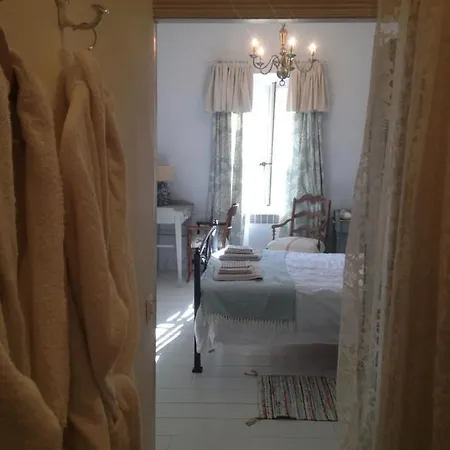 Le Petit Monde Bed & Breakfast
