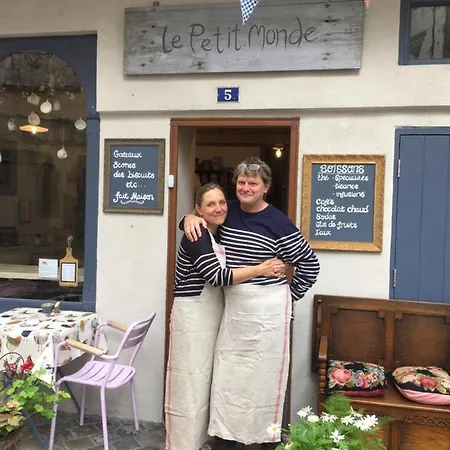 Le Petit Monde *